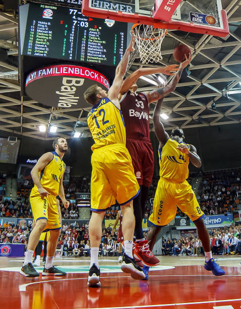 士注意周围 士注意周围