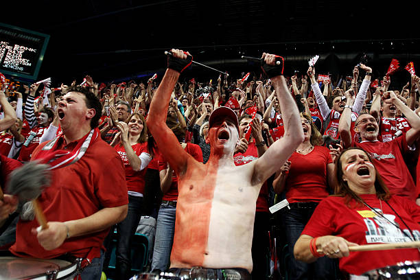 参与体育锻 参与体育锻